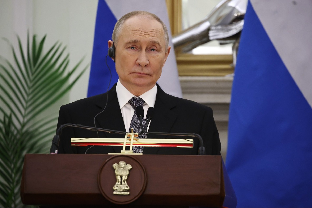 Hotel staff requests for photo, Putin obliges: Russian media