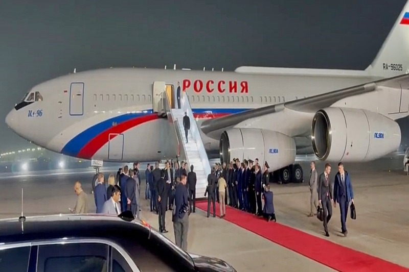 Russian President Putin departs Delhi after two-day State Visit; thanks India for 'warm welcome'