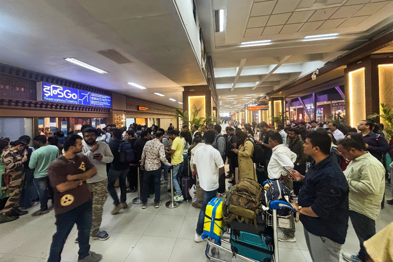 Over 400 IndiGo flights cancelled on 5th day of crisis; Indian Railways steps in to help