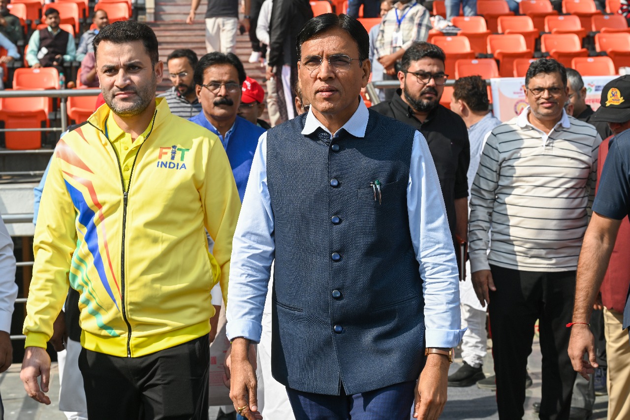 Fit India Sundays on Cycle in Varanasi to celebrate India hosting Commonwealth Games 2030