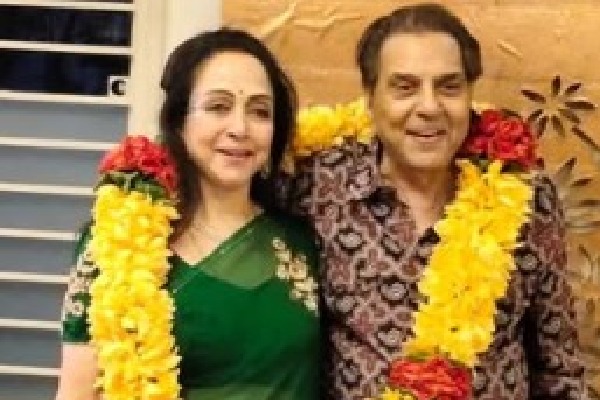 When Hema Malini said she &#039;never competed with Dharmendra&#039;s other family&#039;: In love you give