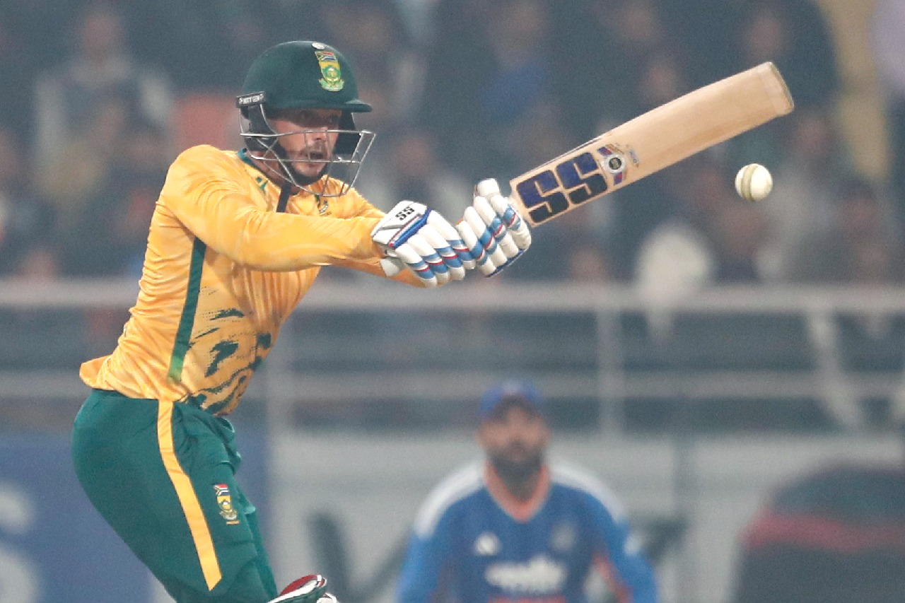 2nd T20I: Quinton de Kock's dazzling 90 takes South Africa to 213/4