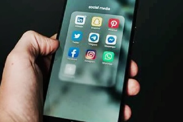 Reddit files High Court challenge against Australia's under-16 social media ban