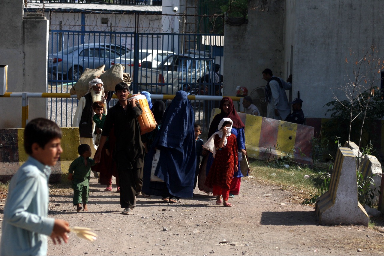 Pakistan, Iran forcibly deport over 10,000 Afghan refugees in two days