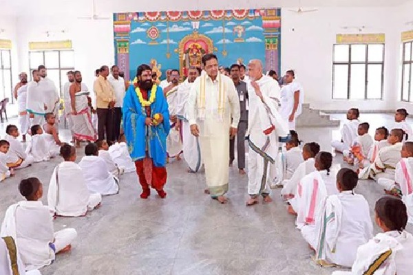 కీసరగుట్ట వేద విజ్ఞాన పీఠాన్ని సందర్శించిన టీటీడీ చైర్మన్‌ బీఆర్ నాయుడు