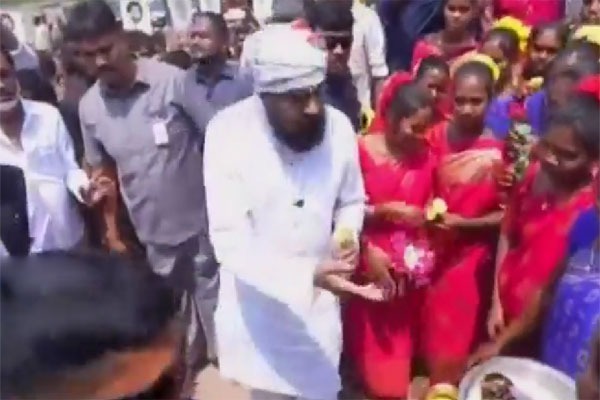 గిరిజనుల మధ్య జనసేన ఆవిర్భావ వేడుకలు.. పాడేరులో పవన్ పర్యటన