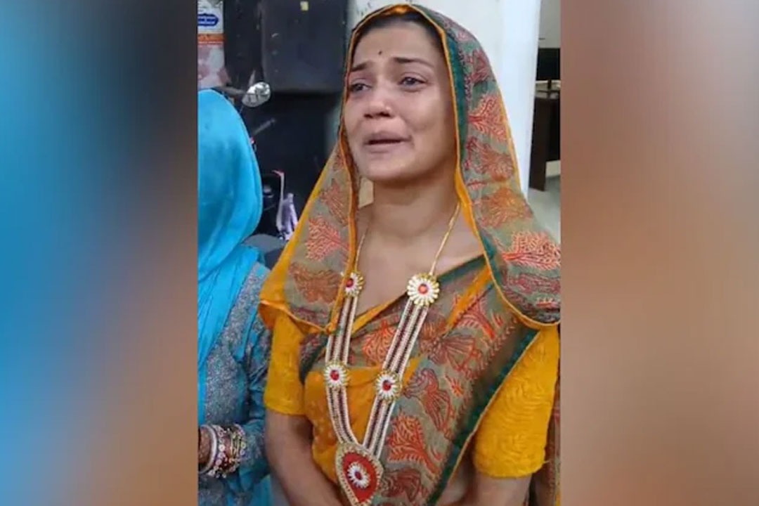 పెళ్లిపీటలపై గ్యాంగ్‌స్టర్‌ వరుడికి బేడీలు.. 'తాళి కట్టనీయండి సారూ' అంటూ పోలీసుల కాళ్లపై పడ్డ వధువు