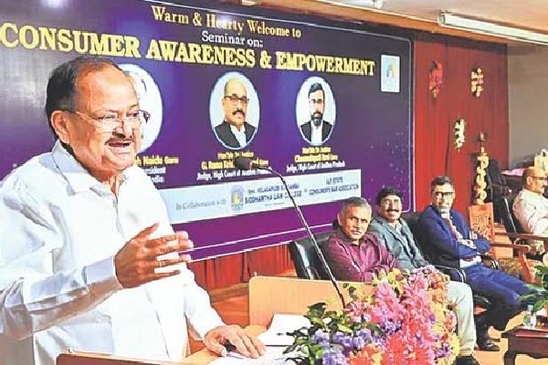 నేటి రాజకీయాలపై వెంకయ్యనాయుడు కీలక వ్యాఖ్యలు