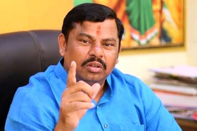 అసెంబ్లీలోని బీజేపీ కార్యాలయానికి వెళ్లిన రాజాసింగ్