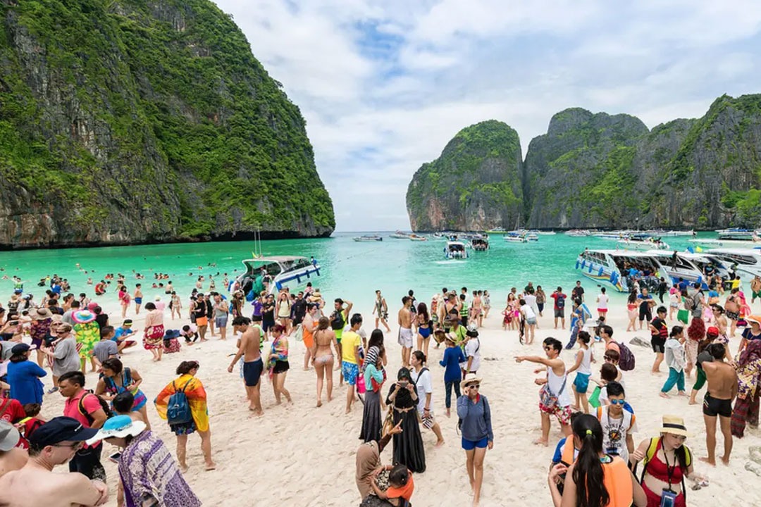 విదేశీ యాత్రలకు యుద్ధం సెగ.. దేశీయ టూర్లకే పర్యాటకుల మొగ్గు!