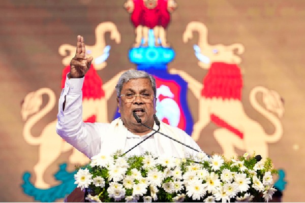 రైల్వే శాఖపై కర్ణాటక సీఎం సిద్ధరామయ్య ఫైర్... ఎందుకంటే...!