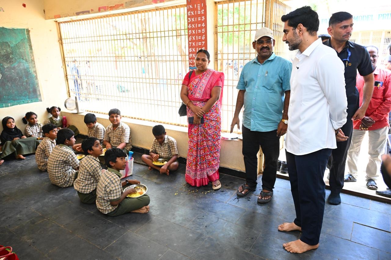 తారకరామా నగర్ పాఠశాలను ఆకస్మికంగా తనిఖీ చేసిన మంత్రి నారా లోకేశ్... ఫొటోలు ఇవిగో!