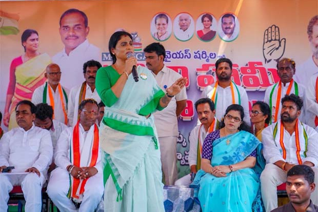 ప్రజలను పార్టీలుగా చూడొద్దు: ప్రభుత్వాలపై వైఎస్ షర్మిల ఫైర్