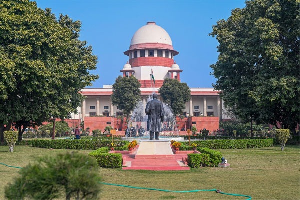 దత్తత తల్లులకు సుప్రీంకోర్టు ఊరట... పితృత్వ సెలవులపైనా కీలక ఆదేశాలు