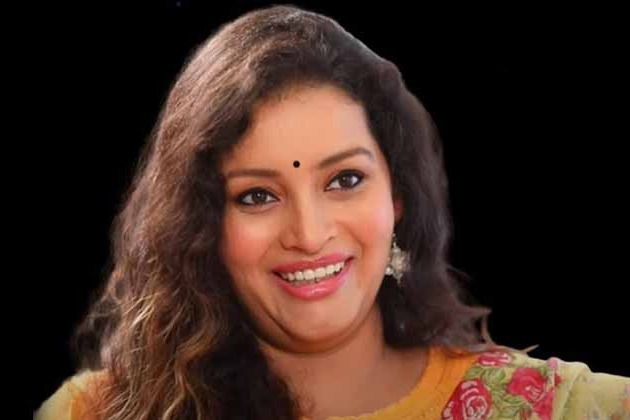 సోషల్ మీడియాలో అసభ్యకర పోస్టులు.. రేణు దేశాయ్ కేసులో ఇద్దరి అరెస్ట్!