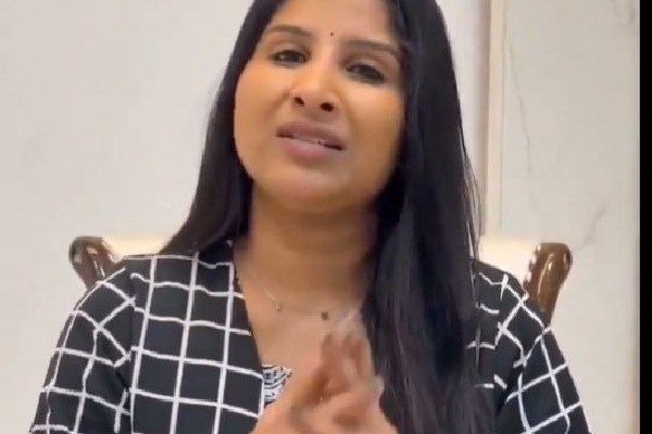 'సర్కే చునారే తేరీ సర్కే' పాట.. క్షమాపణలు చెప్పిన గాయని మంగ్లీ