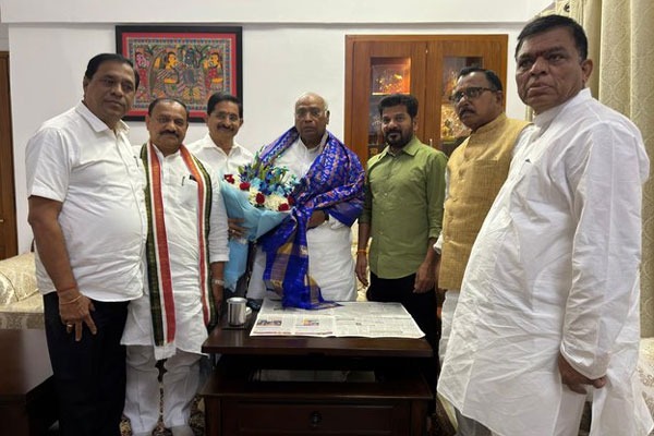 ఢిల్లీలో సీఎం రేవంత్ రెడ్డి.. ఖర్గే, వేణుగోపాల్‌తో కీలక భేటీ