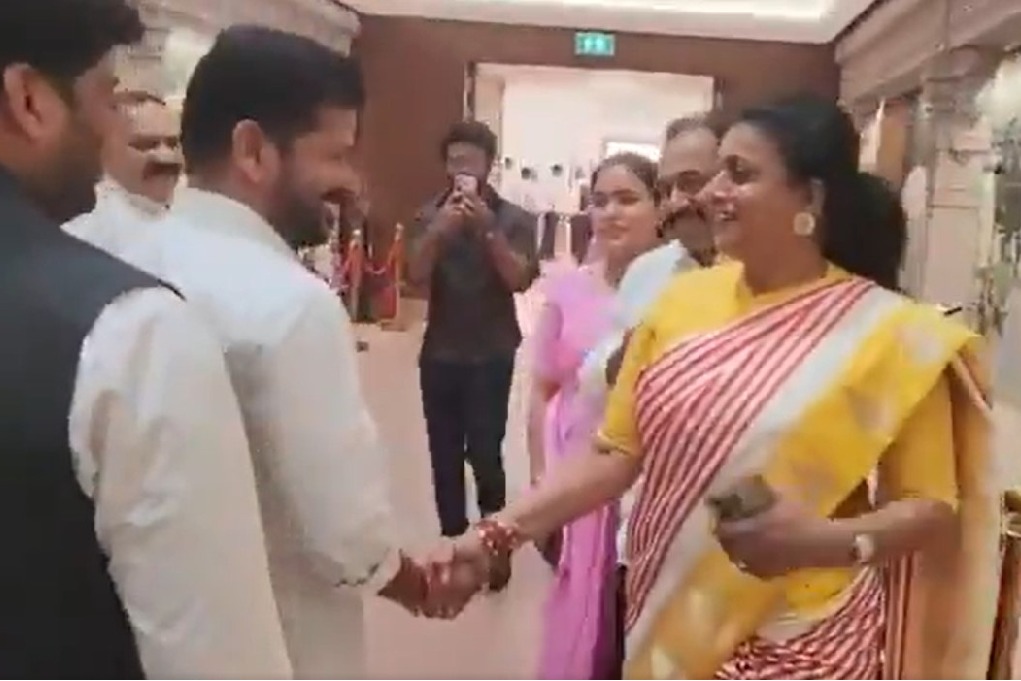 ఢిల్లీలో ఎదురుపడిన సీఎం రేవంత్ రెడ్డి, వైసీపీ నాయకురాలు రోజా