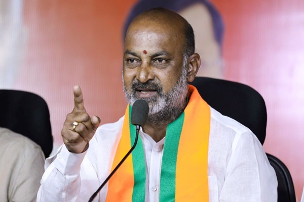 వందేమాతరం పాడాల్సిందే.. ఎంఐఎంపై బండి సంజయ్ ఫైర్