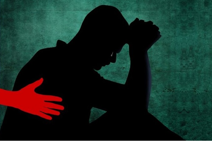 ప్రాణాలు దక్కించుకోవడానికి భార్యను ప్రియుడికే అప్పగించిన భర్త!