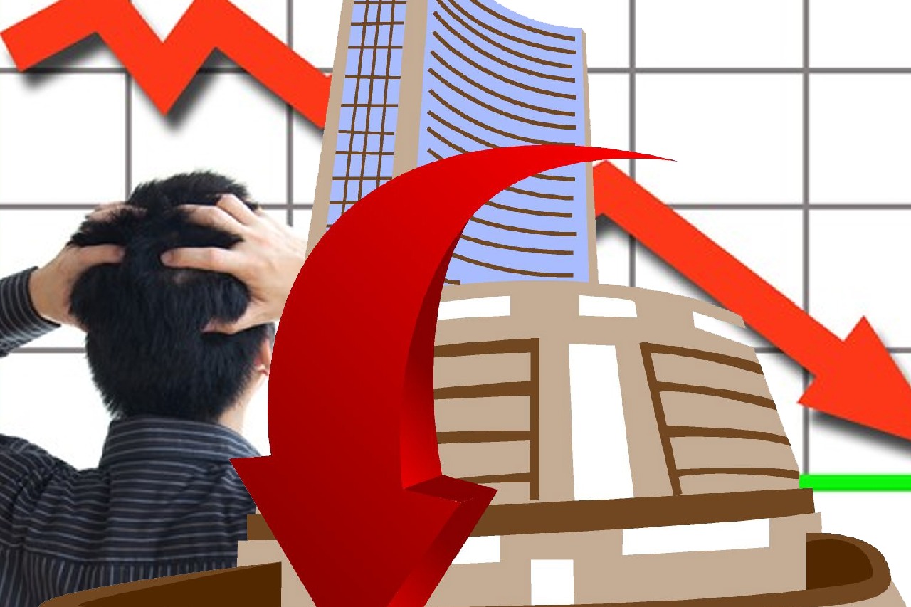 కుప్పకూలిన స్టాక్ మార్కెట్లు... ఒక్కరోజే రూ.8 లక్షల కోట్లు ఆవిరి!