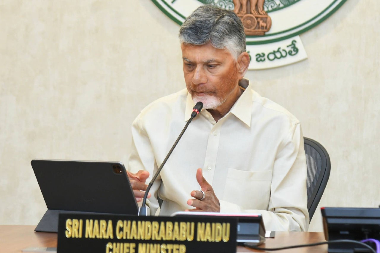 ఏపీలో అకాల వర్షాలతో భారీగా పంట నష్టం... అధికారులతో సీఎం చంద్రబాబు సమీక్ష