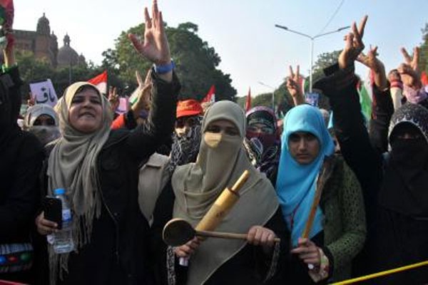 ముడిచమురు నిల్వలు 11 రోజులకే సరిపోతాయి.. సంక్షోభంలో చిక్కుకున్న పాకిస్థాన్