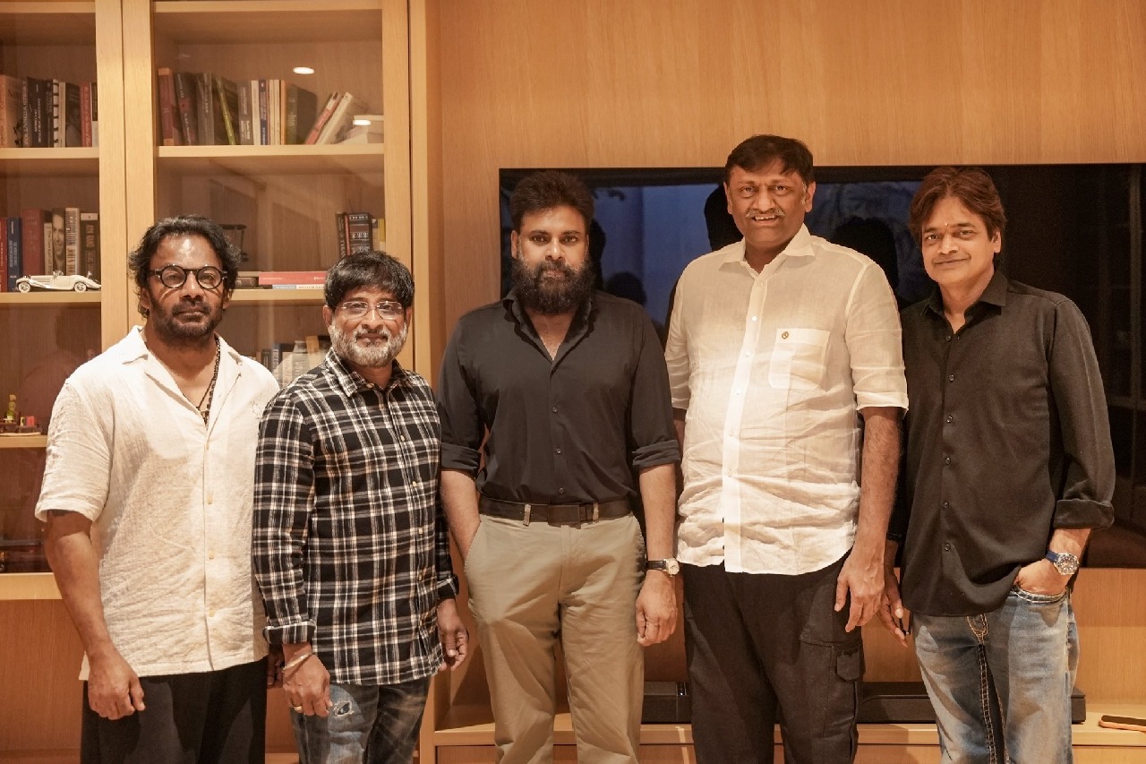 'ఉస్తాద్'కు పాజిటివ్ టాక్... పవన్ కల్యాణ్ ను కలిసిన చిత్రయూనిట్