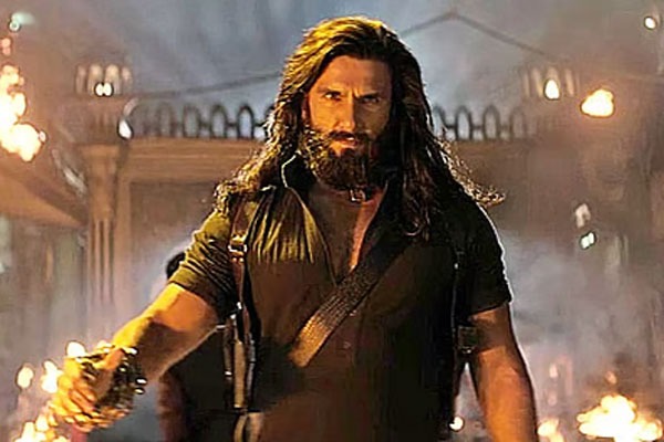 'ధురంధర్ 2' కలెక్షన్ల సునామీ.. తొలిరోజే అన్ని రికార్డులు బద్దలు