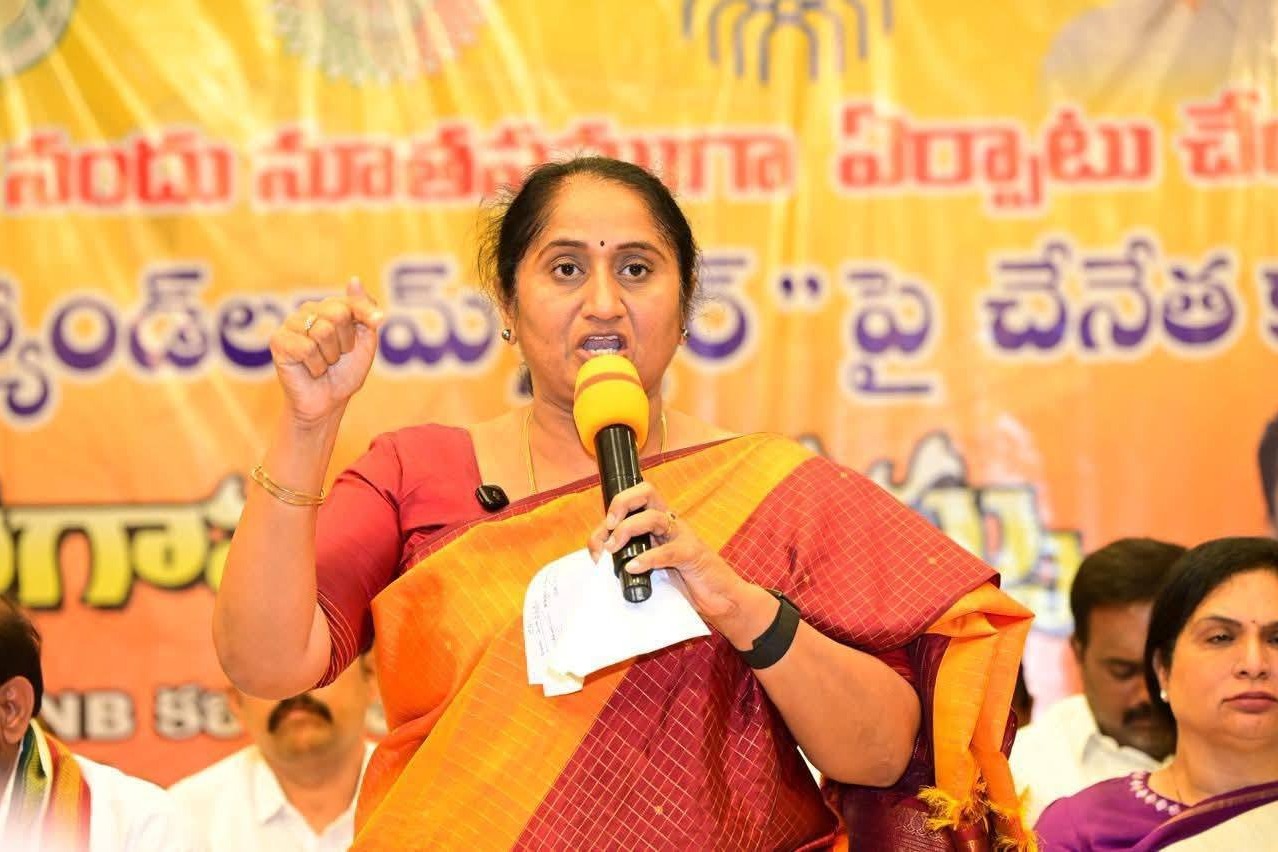 రోజాకు ఇంకా మదం తగ్గలేదు... మాట జారితే తాట తీస్తాం: మంత్రి సవిత ఫైర్