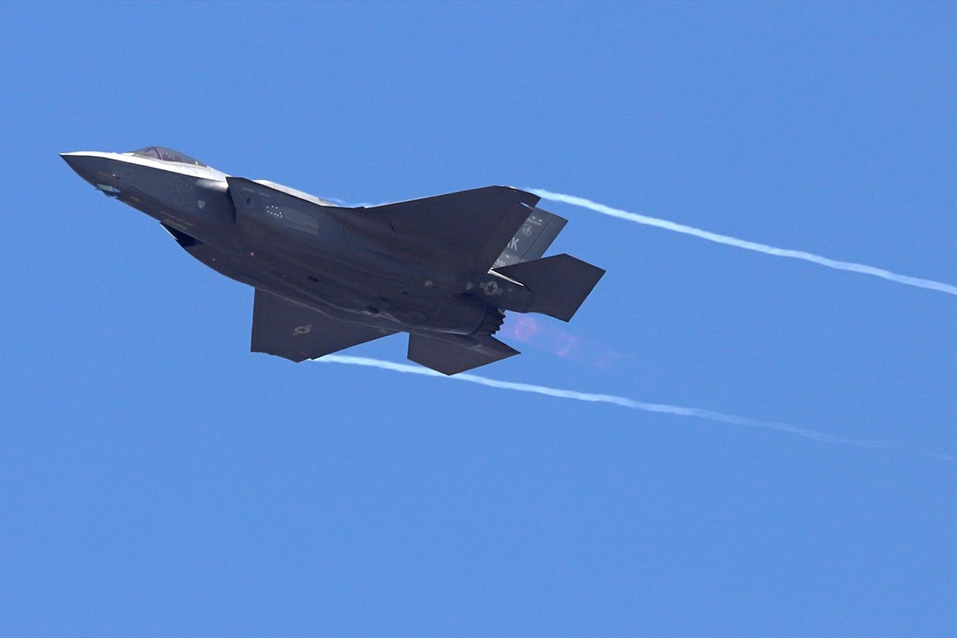 అమెరికాకు షాక్?.. ఇరాన్ దాడిలో దెబ్బతిన్న ఎఫ్-35 జెట్.. తీవ్ర ఉద్రిక్తత