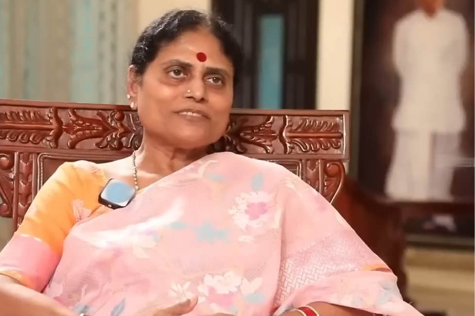 జగన్ తన మేనల్లుడికి, మేనకోడలికి అన్యాయం చేశాడు: వైఎస్ విజయమ్మ సంచలన ప్రకటన