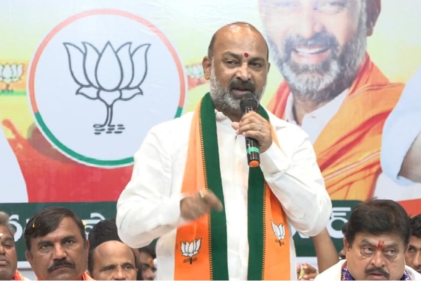 భ్రష్టు పట్టించడంలో రేవంత్ రెడ్డి ప్రభుత్వం హ్యాట్రిక్ కొట్టింది: బడ్జెట్ పై బండి సంజయ్