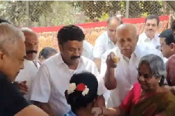 సనత్ నగర్‌లో చలివేంద్రాలు, అన్నదానాన్ని ప్రారంభించిన తలసాని!