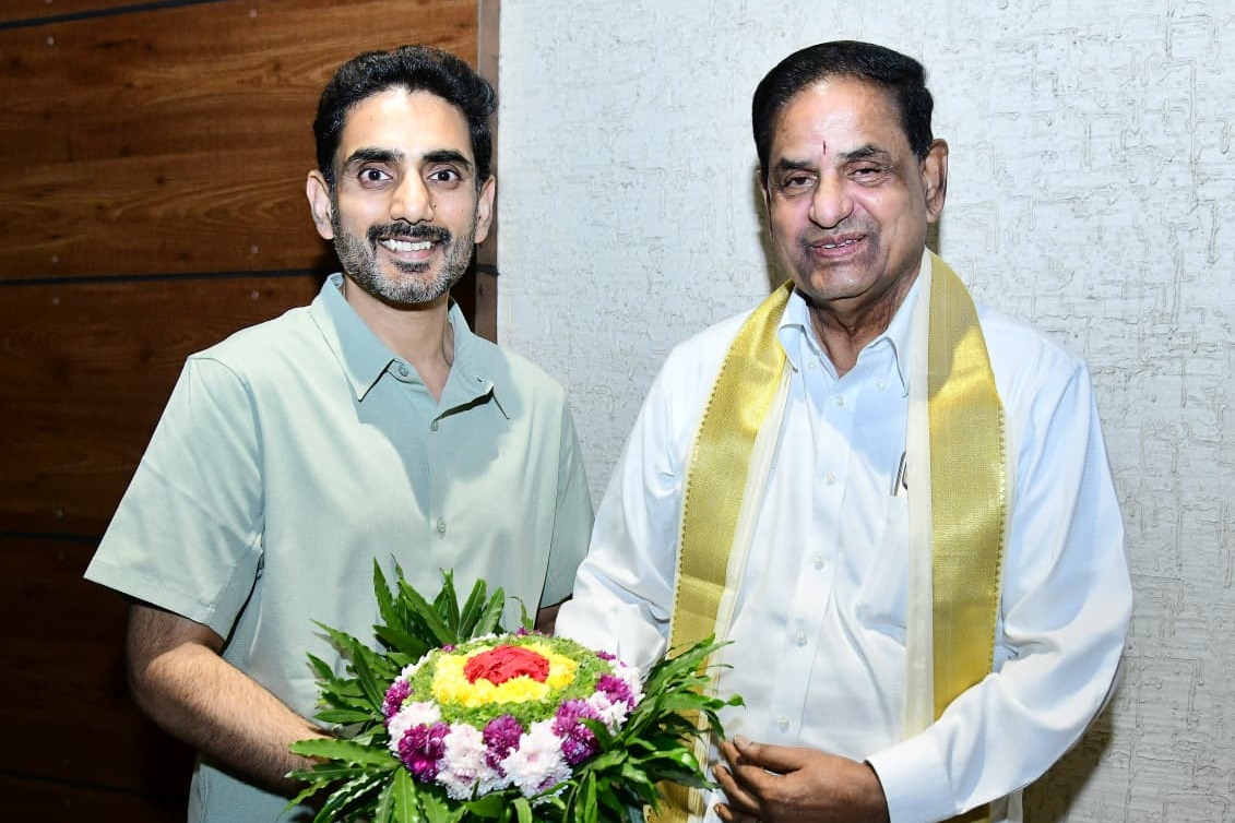 తిరుమల చేరుకున్న మంత్రి నారా లోకేశ్... ఘనస్వాగతం పలికిన టీటీడీ అధికారులు