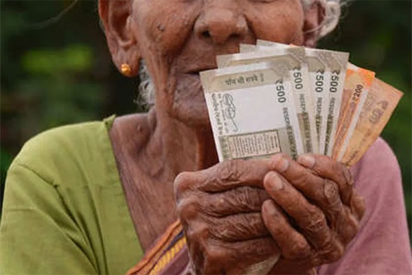 కొత్తగా 2 లక్షల చేయూత పింఛన్లు.. బడ్జెట్‌లో తెలంగాణ సర్కార్ కీలక ప్రకటన