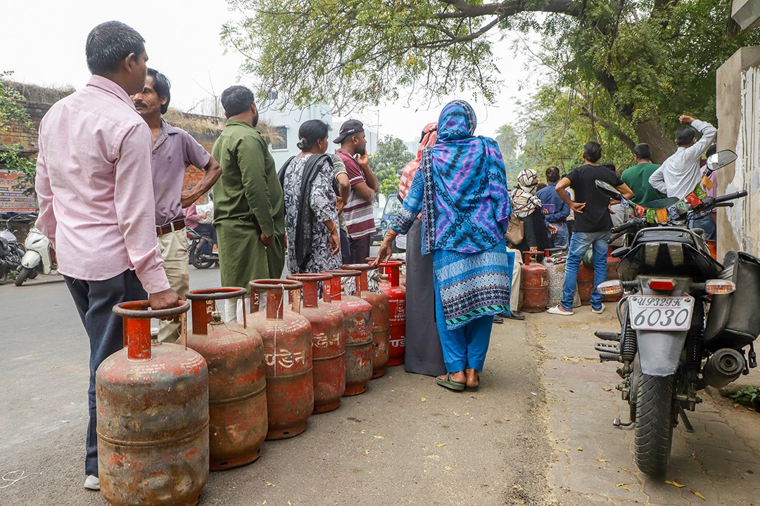 యుద్ధం అక్కడ... వంటగదిలో మంట ఇక్కడ!