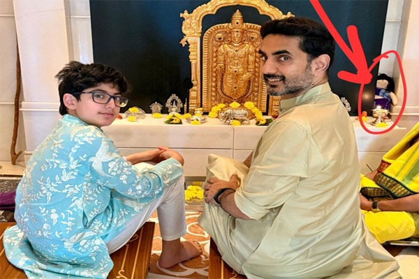 సోషల్ మీడియా ట్రోల్స్‌కు మంత్రి లోకేశ్‌ కౌంటర్.. పూజగదిలోని ఆ బొమ్మ వెనుక కథ ఇదీ!