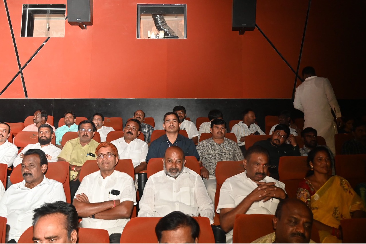 ధురంధర్-2 సినిమా అద్భుతం... మోదీ నిర్ణయాలను ప్రతిబింబిస్తోంది: బండి సంజయ్