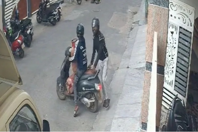 బెంగళూరులో సిలిండర్ల దొంగలు.. కొరత భయంతో కొత్త తరహా చోరీలు