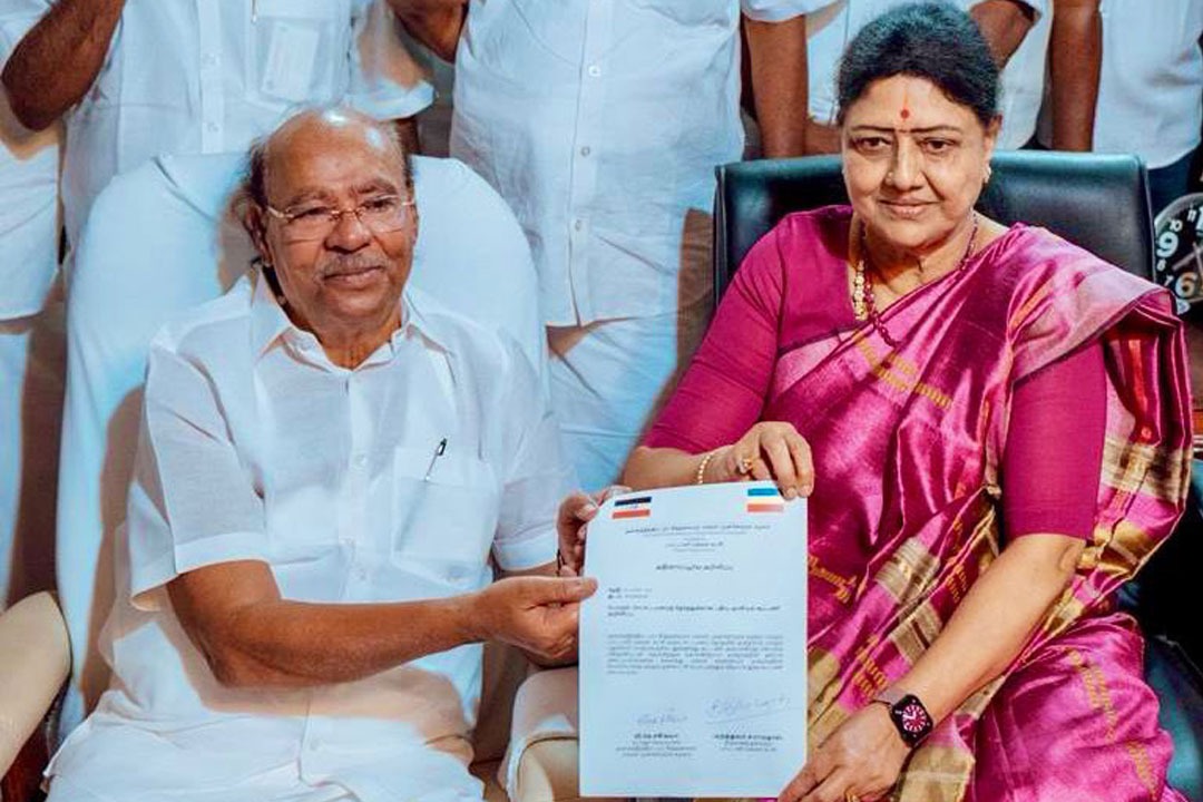 తమిళనాట అనూహ్య పొత్తు.. ఒక్కటైన శశికళ, రామదాస్!