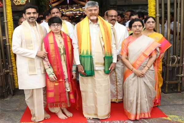 తిరుమలలో మనవడితో సీఎం చంద్రబాబు.. భక్తులకు స్వయంగా అన్నప్రసాదం వడ్డన