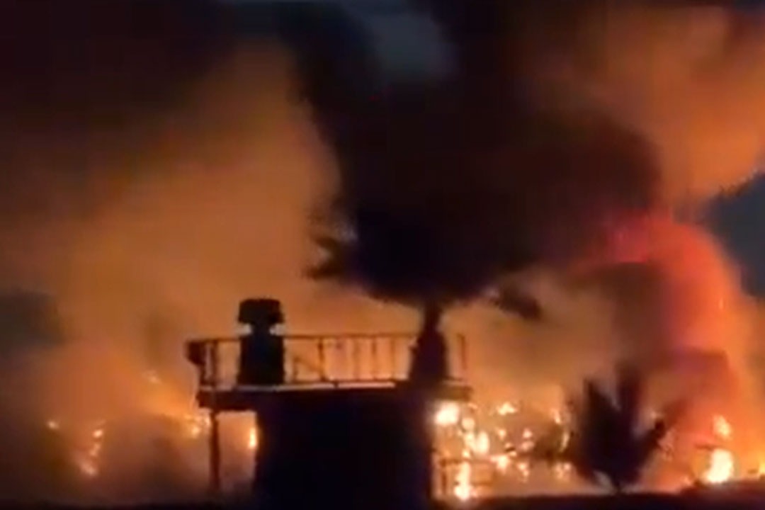 బాగ్దాద్‌ను కమ్మేసిన దట్టమైన పొగ.. అమెరికా స్థావరంపై రాకెట్ల వర్షం