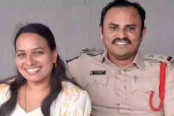 కరీంనగర్‌లో తీవ్ర విషాదం.. భార్య మరణం తట్టుకోలేక.. అత్తగారింట్లో ఉరేసుకున్న ఎస్సై