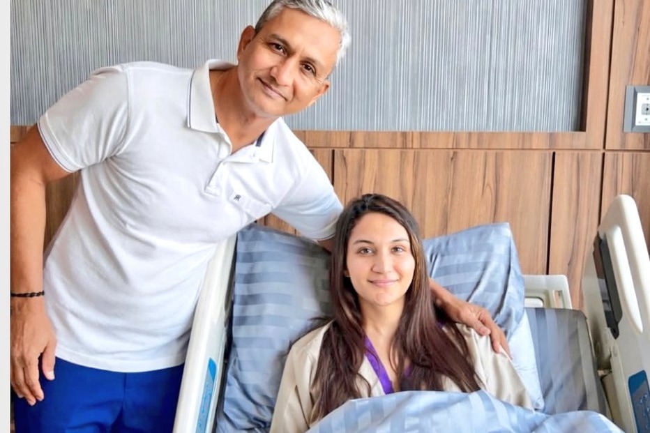 తండ్రి అండతో కొత్త జీవితంలోకి... జెండర్ సర్జరీ చేయించుకున్న అనయా బంగర్