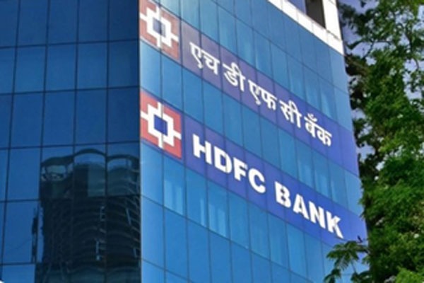 హెచ్‌డీఎఫ్‌సీ బ్యాంక్‌కు భారీ షాక్.. రూ.56,000 కోట్లు ఆవిరి!