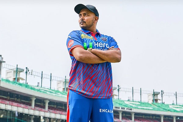 ఢిల్లీకి తిరిగొచ్చిన పృథ్వీ షా.. 'మీ అబ్బాయి ఇంటికొచ్చాడు' అంటూ భావోద్వేగం