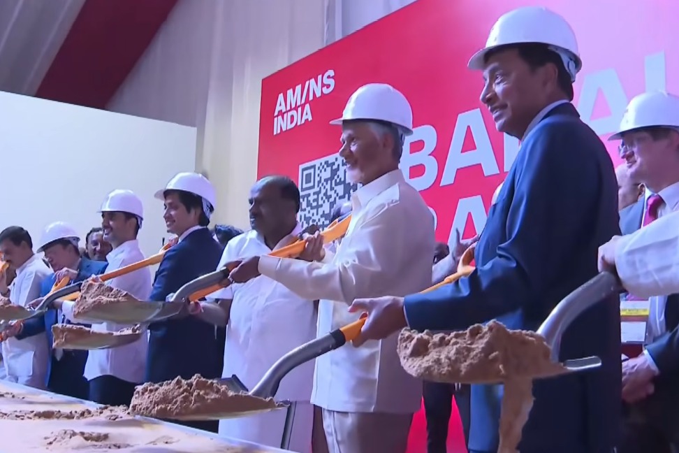 ఏపీలో అతిపెద్ద స్టీల్ ప్లాంట్... శంకుస్థాపన చేసిన సీఎం చంద్రబాబు, కేంద్రమంత్రి కుమారస్వామి
