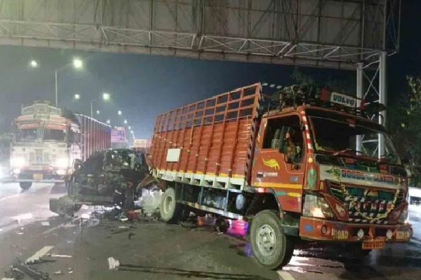 రింగ్ రోడ్డుపై ప్రమాదం.. మాగంటి గోపీనాథ్ కుమార్తెలకు గాయాలు.. పెద్ద కూతురు పరిస్థితి విషమం