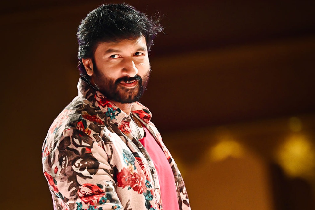 విశాఖ సబ్ రిజిస్ట్రార్ కార్యాలయంలో 10 నిమిషాల్లో పని పూర్తికావడంపై హీరో గోపీచంద్ ఆశ్చర్యం